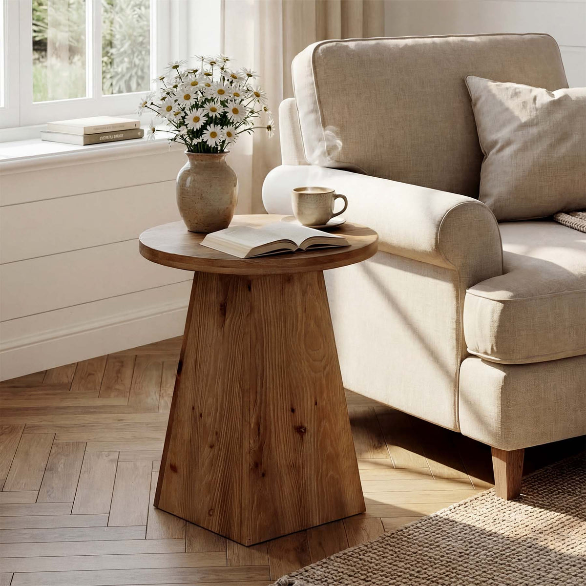 Tavolino Laterale Rotondo in Legno Massello con Base Trapezoidale, Ø 48 cm